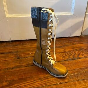 New, never worn Camel laces and zippers, oil resistant size 39 boots. Excellent.